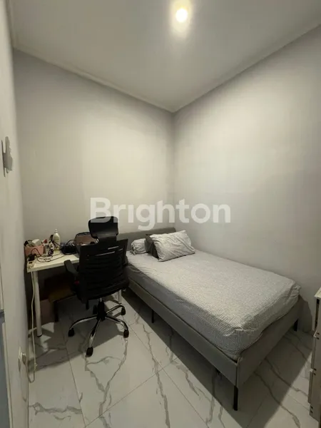 image DIJUAL RUMAH 3 LANTAI SEMI FURNISHED DI CASA 9 CILANDAK KKO – ROOFTOP, SHM, BEBAS BANJIR (5)