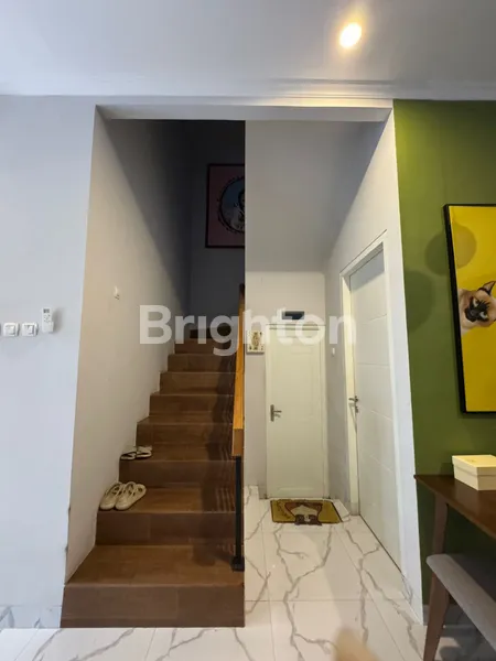 image DIJUAL RUMAH 3 LANTAI SEMI FURNISHED DI CASA 9 CILANDAK KKO – ROOFTOP, SHM, BEBAS BANJIR (7)