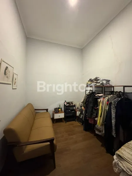 image DIJUAL RUMAH 3 LANTAI SEMI FURNISHED DI CASA 9 CILANDAK KKO – ROOFTOP, SHM, BEBAS BANJIR (8)