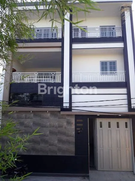 image RUMAH MEWAH 3 LANTAI DI TELUK GONG JAKARTA UTARA  (1)