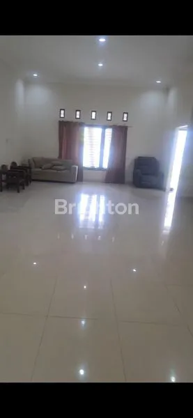 image RUMAH SEWA TERAWAT DENGAN RUANG KELUARGA BESAR DI PURI KENCANA LAMPUNG (2)