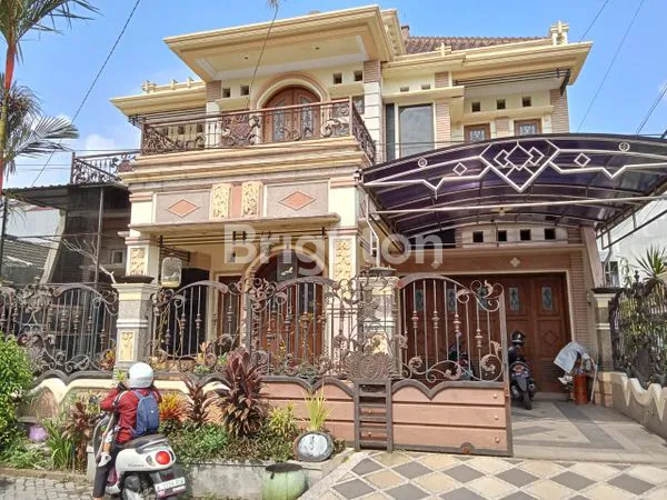 image RUMAH HUNIAN 2 LT DIJUAL DAERAH SAWOJAJAR SITUASI TENANG COCOK UNTUK KELUARGA BESAR (1)