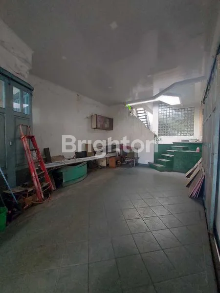 image RUMAH MEWAH 6 + 1 KAMAR TIDUR LT 375M² DI KAWASAN STRATEGIS PUSAT KEGIATAN EKONOMI (3)