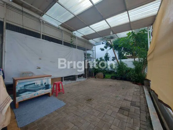 image RUMAH MEWAH 6 + 1 KAMAR TIDUR LT 375M² DI KAWASAN STRATEGIS PUSAT KEGIATAN EKONOMI (4)