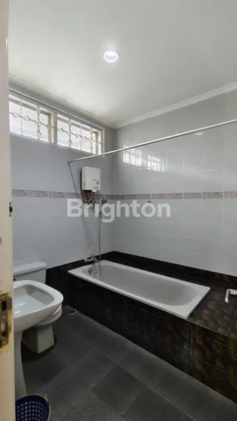 image RUMAH ASRI 2 LANTAI DI VILLA DUTA, LT 700M² (7)