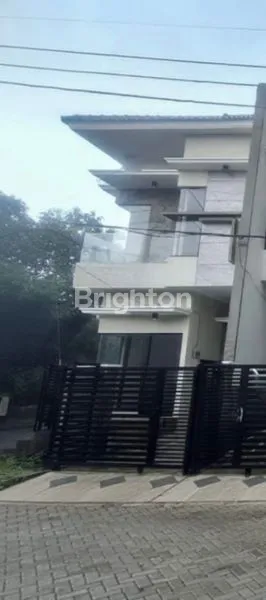 image RUMAH HOOK BARU 2 LANTAI SIAP HUNI DI MULYOSARI, LINGKUP PERUMAHAN, LOKASI STRATEGIS, BEBAS BANJIR, 10 MENIT KE KAMPUS ITS, UNAIR C & GALAXY MALL (SEMI FURNISHED) (1)