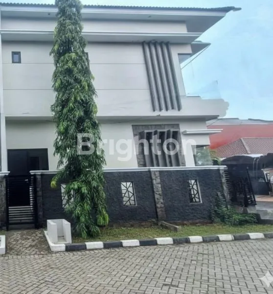 image RUMAH HOOK BARU 2 LANTAI SIAP HUNI DI MULYOSARI, LINGKUP PERUMAHAN, LOKASI STRATEGIS, BEBAS BANJIR, 10 MENIT KE KAMPUS ITS, UNAIR C & GALAXY MALL (SEMI FURNISHED) (2)