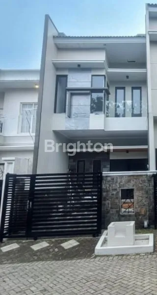 image RUMAH BARU 2 LANTAI SIAP HUNI DI MULYOSARI, LINGKUP PERUMAHAN, LOKASI STRATEGIS, BEBAS BANJIR, 10 MENIT KE KAMPUS ITS, UNAIR C & GALAXY MALL (SEMI FURNISHED) (1)