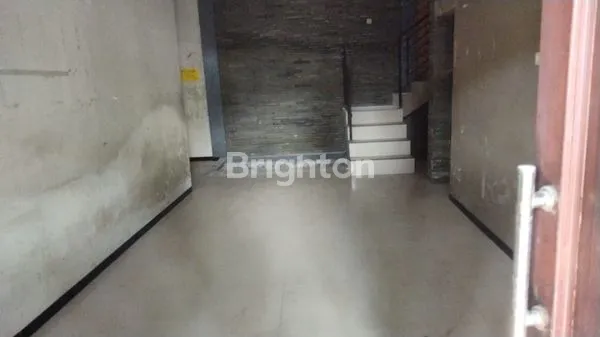 image RUMAH MEWAH 3 LANTAI, 4 KT DEKAT BANDARA BOYOLALI (4)