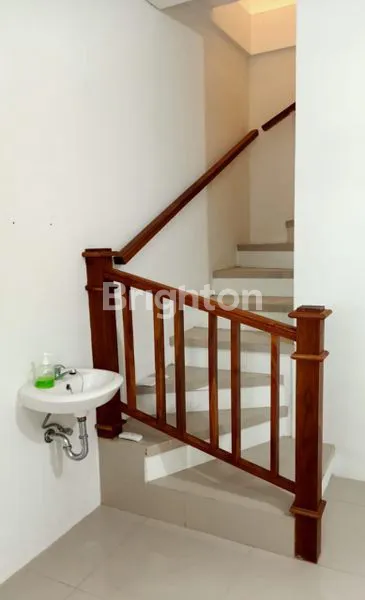 image RUMAH LANTAI 2 ONEGATE SISTEM DI PERDANA HOUSE TAMAN GRIYA JIMBARAN  (4)