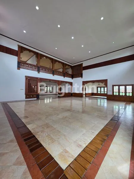 image RUMAH MEWAH JALAN UTAMA LENTENG AGUNG (6)