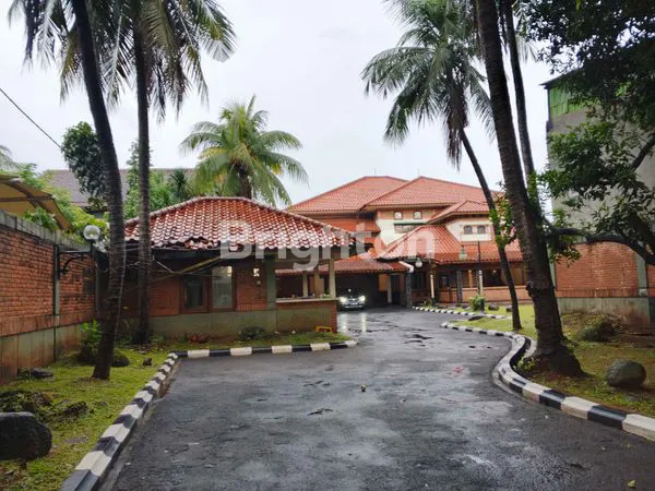image RUMAH MEWAH JALAN UTAMA LENTENG AGUNG (1)