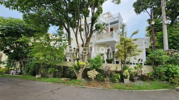 image JUAL RUMAH 2 LANTAI TEMA BALI BESERTA ISI RUMAH (1)