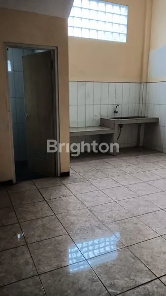image DIJUAL / DISEWAKAN RUKO 2 LANTAI DI JALAN PENGAMPON, NOL JALAN RAYA. (5)