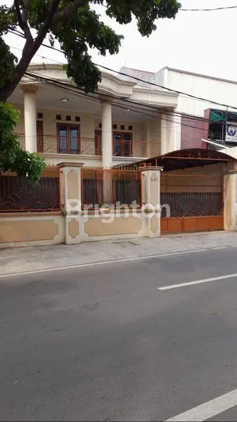 image RUMAH BESAR STRATEGIS PINGGIR JALAN RAYA TENGAH GEDONG – PASAR REBO, JAKARTA TIMUR (1)