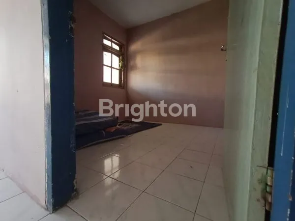 image DIJUAL RUMAH 2 LANTAI SIAP HUNI AREA JALAN DANAU DANAU SAWOJAJAR SELANGKAH KE TOL SAWOJAJAR (8)