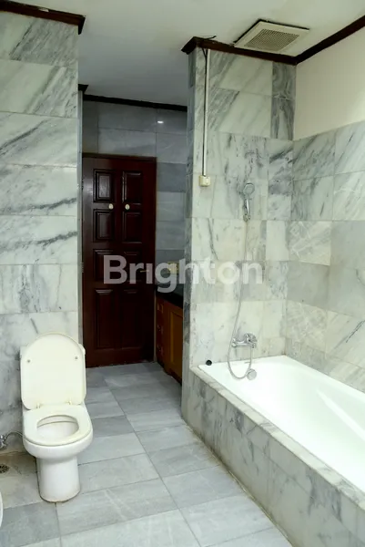 image RUMAH MEWAH LUAS NUANSA RESORT DI LINGKUNGAN PREMIUM & BERKELAS DI ANTASARI JAKARTA SELATAN (3)