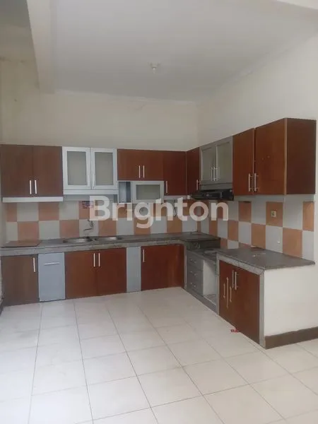 image RUMAH SEMIFURNISH DEKAT FAJAR INDAH, 100 METER DARI JALAN ADI SUCIPTO (1)