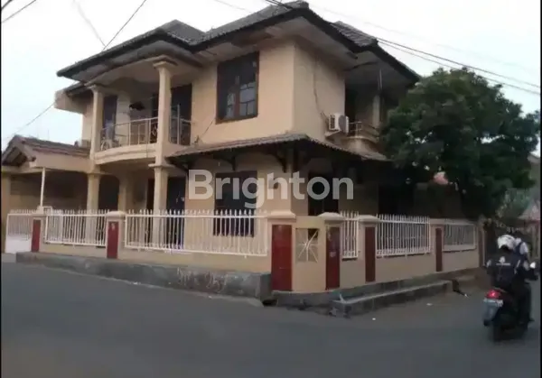 image RUMAH HOEK LUAS SIAP HUNI, JAKARTA TIMUR (2)