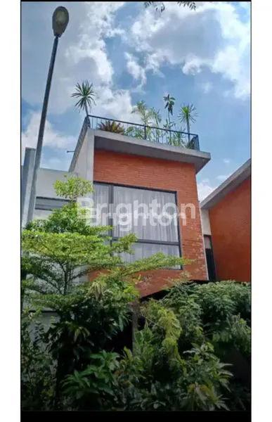 image RUMAH 3 LANTAI DI KEBAYORAN RESIDENCE, 4 KT (2)