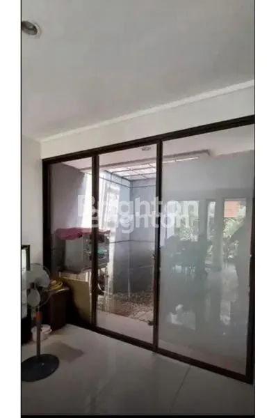 image RUMAH 3 LANTAI DI KEBAYORAN RESIDENCE, 4 KT (5)