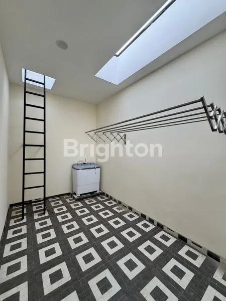 image RUMAH KOST EKSKLUSIF 3 LANTAI HANYA SELANGKAH KE SUHAT (3)