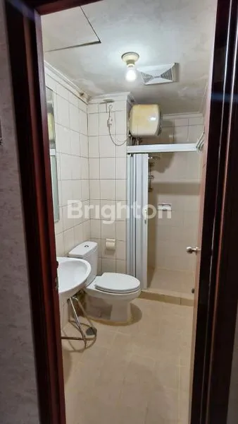 image APARTEMEN ROYAL MEDITERANIA CENTRAL PARK LANTAI RENDAH VIEW KOLAM RENANG (8)