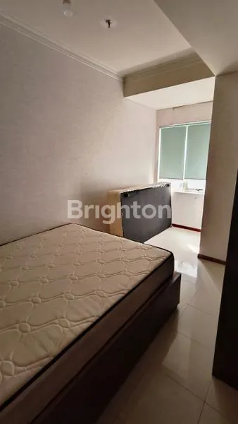 image APARTEMEN ROYAL MEDITERANIA CENTRAL PARK LANTAI RENDAH VIEW KOLAM RENANG (7)