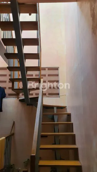 image RUMAH MINIMALIS 3 LANTAI DI SUNTER JAYA (5)