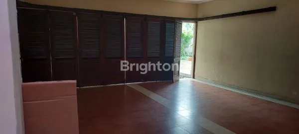 image RUMAH COCOK UTK TEMPAT TINGGAL / KANTOR/ TEMPAT USAHA. LOKASI STRATEGIS, LUAS, NYAMAN, ADEM, ASRI, FASILITAS LENGKAP DENGAN KOLAM RENANG DAN BEBAS BANJIR\\N DAERAH CIPETE UTARA-KEBAYORAN BARU, JAKARTA SELATAN (6)