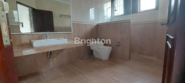 image RUMAH COCOK UTK TEMPAT TINGGAL / KANTOR/ TEMPAT USAHA. LOKASI STRATEGIS, LUAS, NYAMAN, ADEM, ASRI, FASILITAS LENGKAP DENGAN KOLAM RENANG DAN BEBAS BANJIR\\N DAERAH CIPETE UTARA-KEBAYORAN BARU, JAKARTA SELATAN (5)