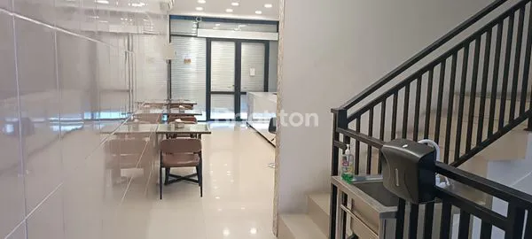 image RUKO MEWAH 3 LANTAI DI JALUR PUNCAK, LOKASI STRATEGIS (3)