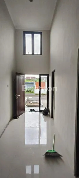 image BUTUH CEPAT RUMAH MODERN MINIMALIS WONOREJO SELANGKAH KE RAYA MERR (3)