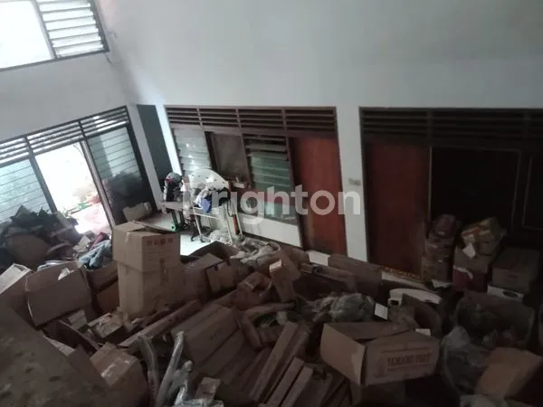 image RUMAH TOKO 2 LANTAI EX BENGKEL YANG SANGAT STRATEGIS DI JALAN RAYA BARATAJAYA (8)