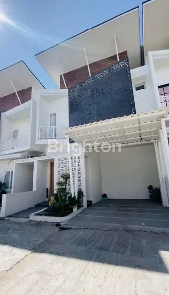 image RUMAH 2 LANTAI SIAP HUNI DI LUBUK BEGALUNG, PADANG (1)