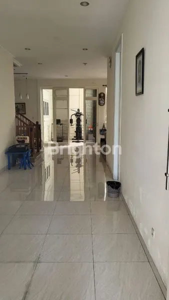 image RUMAH 2 LANTAI SAN DIEGO - PAKUWON CITY, SURABAYA TIMUR. DEKAT PAKUWON CITY MALL, KAMPUS WIDYA MANDALA - ITS, SEKOLAH GLORIA - CITA HATI - XIN ZHONG, DLL. (2)