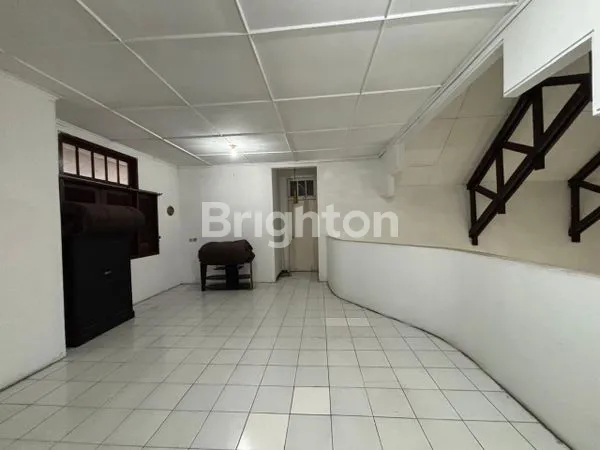 image JUAL CEPAT RUMAH 2 LT  DI PUSAT KOTA KEBUN JERUK.JAKARTA BARAT (5)