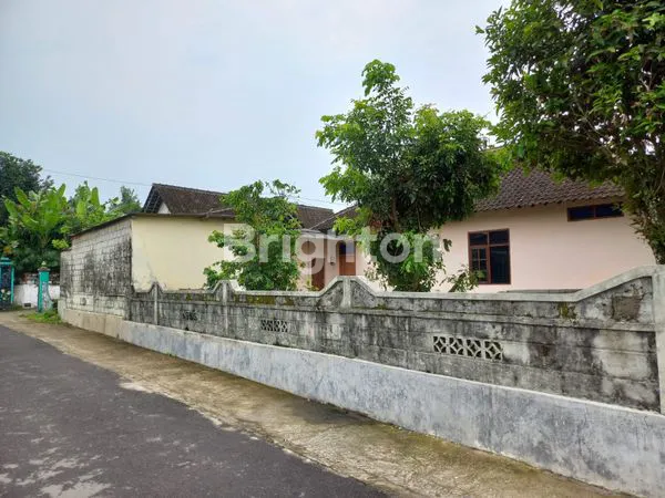 image HUNIAN NYAMAN DI YOGYA, LT 659M² & 5 KAMAR TIDUR (2)