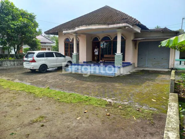 image HUNIAN NYAMAN DI YOGYA, LT 659M² & 5 KAMAR TIDUR (1)