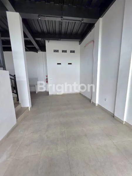 image RUMAH MEWAH 3 LANTAI DI PADANGSAMBIAN, DENPASAR (6)