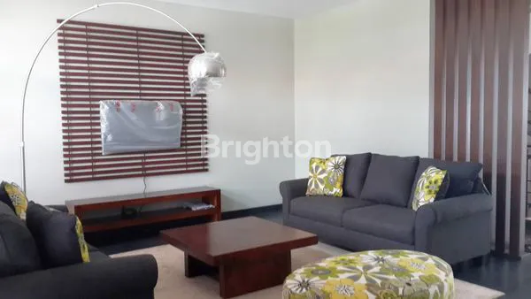 image RUMAH MEWAH 3 LANTAI SIAP HUNI DI SETRADUTA (5)