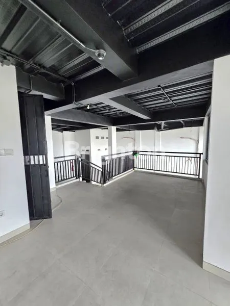 image RUMAH MEWAH 3 LANTAI DI PADANGSAMBIAN, DENPASAR (3)