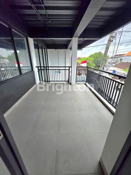 image RUMAH MEWAH 3 LANTAI DI PADANGSAMBIAN, DENPASAR (8)