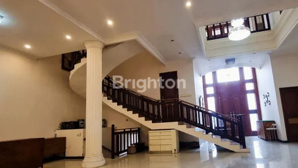 image RUMAH MEWAH 2 LANTAI DI JL. PEPELEGI INDAH SIDOARJO. (4)