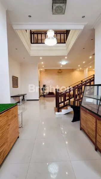 image RUMAH MEWAH 2 LANTAI DI JL. PEPELEGI INDAH SIDOARJO. (5)