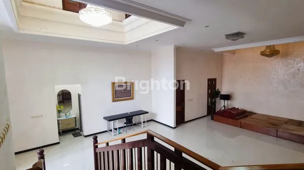 image RUMAH MEWAH 2 LANTAI DI JL. PEPELEGI INDAH SIDOARJO. (3)