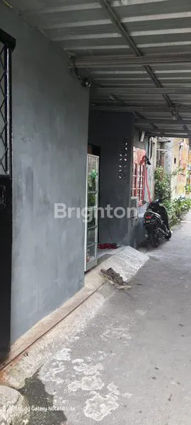 image DIJUAL RUMAH LAMA + 2 KIOS PINGGIR JALAN\NLAHAN 400 M² | JALAN PROTOKOL PREMIUM – DEKAT GANDARIA CITY\NLUAS TANAH ± 400 M²\N• 250 M² SHM\N• 150 M² GIRIK (PROSES SHM)\NTERDIRI DARI RUMAH TUA + 2 KIOS\NLOKASI STRATEGIS, PINGGIR JALAN BESAR\NCOCOK UNTUK USAH (4)