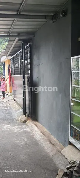 image DIJUAL RUMAH LAMA + 2 KIOS PINGGIR JALAN\NLAHAN 400 M² | JALAN PROTOKOL PREMIUM – DEKAT GANDARIA CITY\NLUAS TANAH ± 400 M²\N• 250 M² SHM\N• 150 M² GIRIK (PROSES SHM)\NTERDIRI DARI RUMAH TUA + 2 KIOS\NLOKASI STRATEGIS, PINGGIR JALAN BESAR\NCOCOK UNTUK USAH (5)