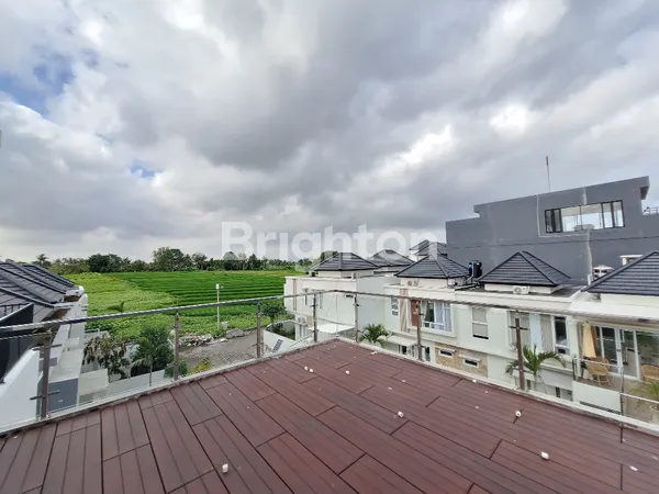 image TROPICAL MODERN SANCTUARY: HUNIAN MEWAH 2 LANTAI DENGAN ROOFTOP DI GREENLOT RESIDENCE, MUNGGU (3)