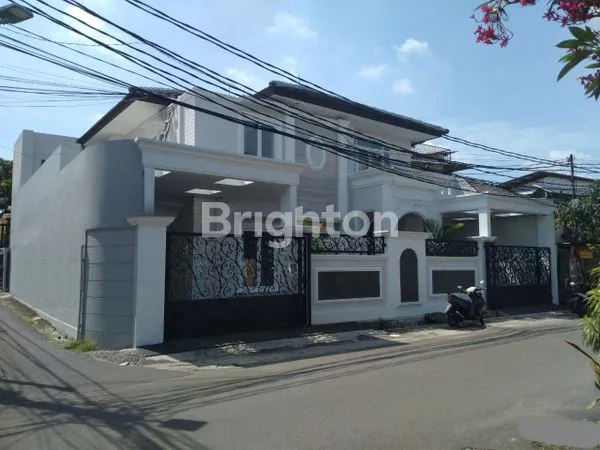 image FULLY RENOVATED LUXURY HOUSE TEBET TIMUR JAKARTA SELATAN HOOK STRATEGIS SIAP HUNI (1)